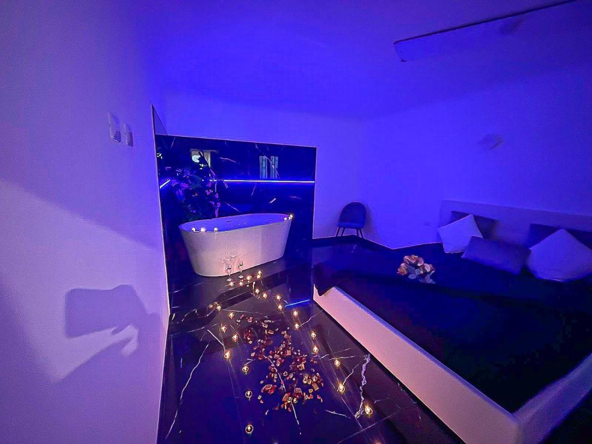 The Marble House Apartment Bari Bagian luar foto