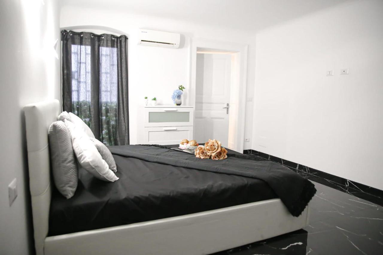 The Marble House Apartment Bari Bagian luar foto