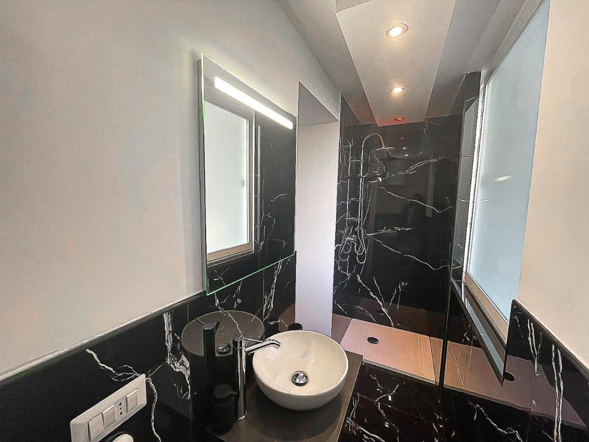 The Marble House Apartment Bari Bagian luar foto
