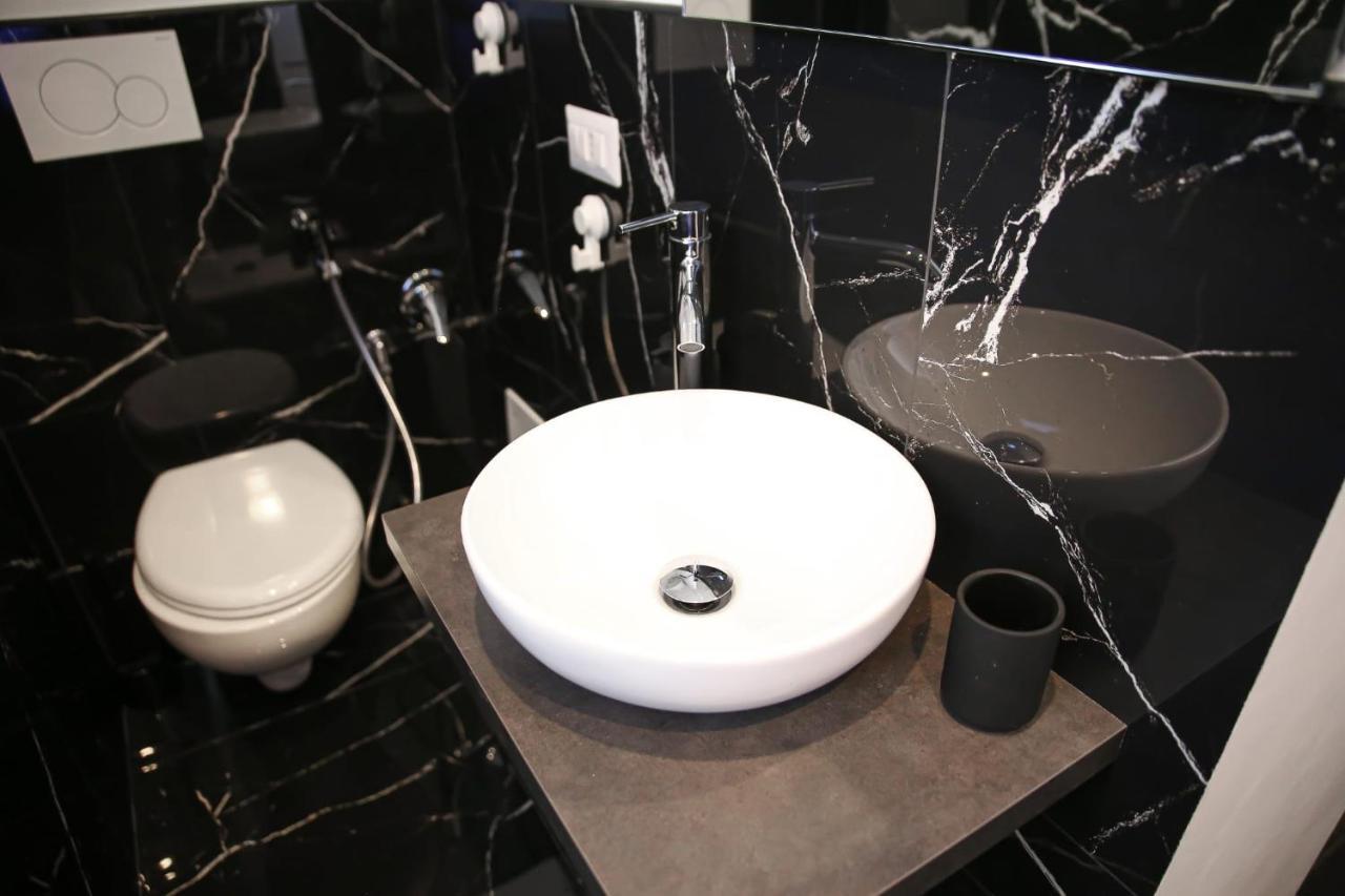 The Marble House Apartment Bari Bagian luar foto