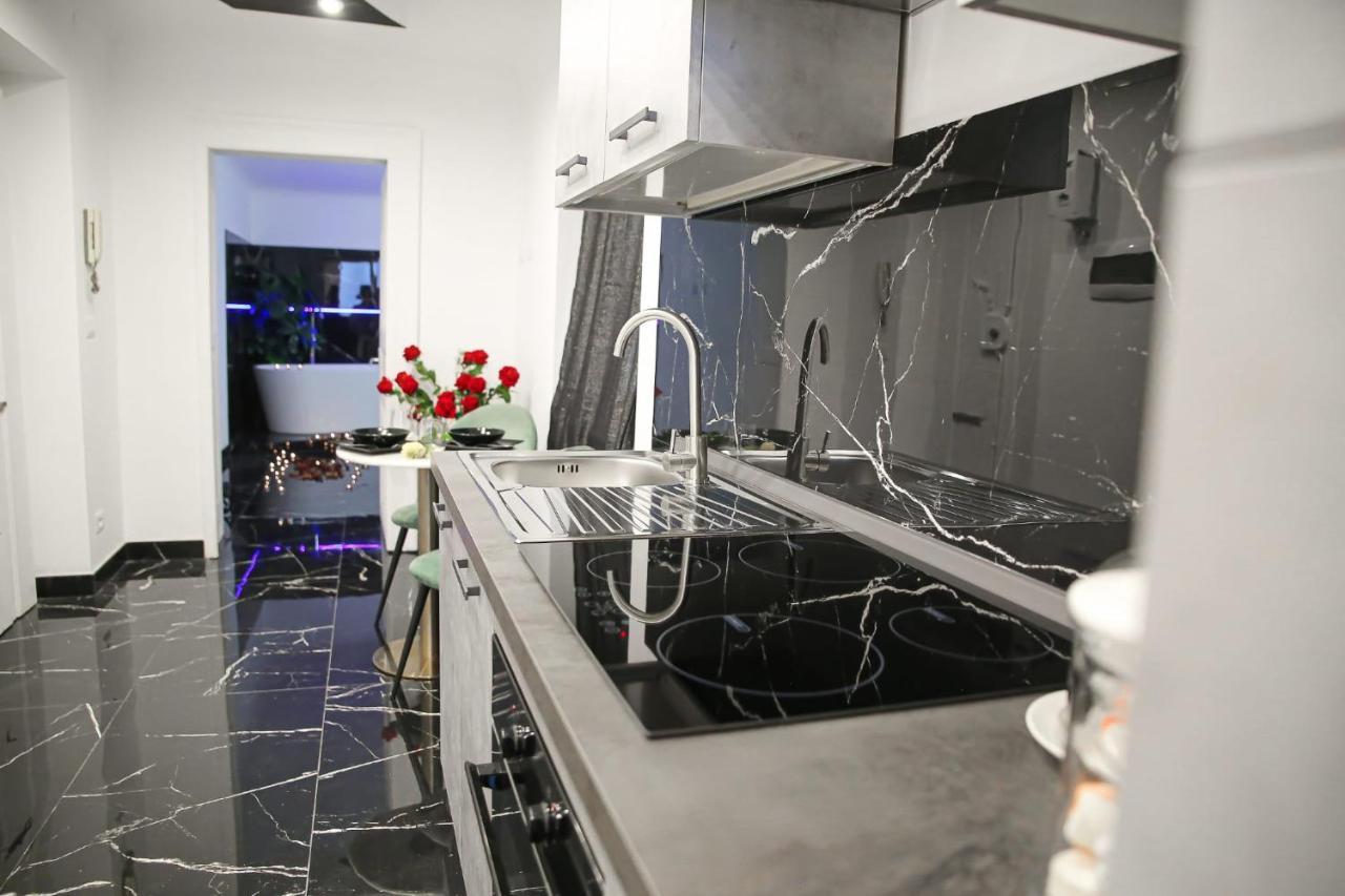 The Marble House Apartment Bari Bagian luar foto
